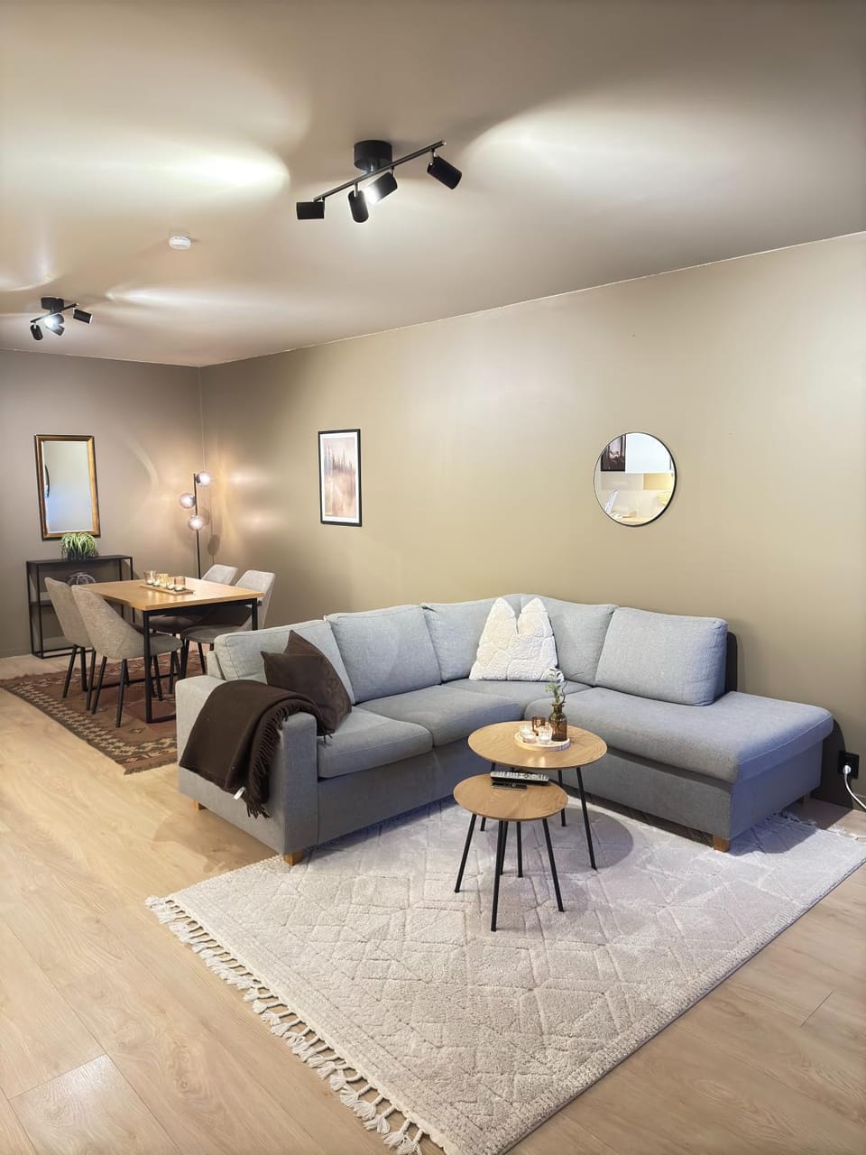 Living room, Seating area, Dining area