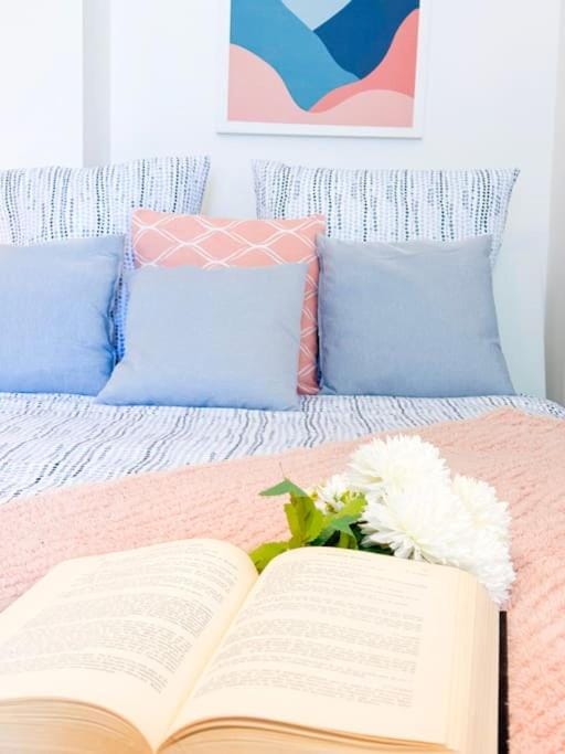 Photo of the whole room, Bedroom