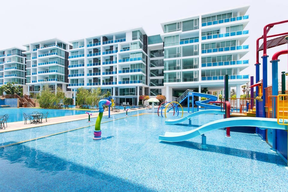 Kids's club, Swimming pool
