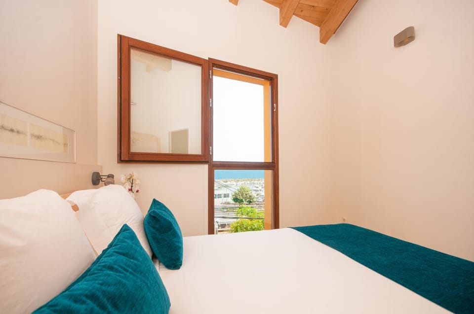 Bedroom, Sea view, Quiet street view