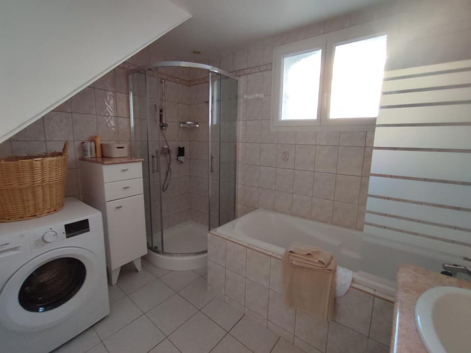 Gîte confortable avec cheminée et parking, proche Verdun - FR-1-585-159 House in Grand Est