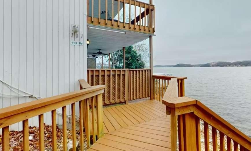 Lake Front Lookout House in Village Four Seasons