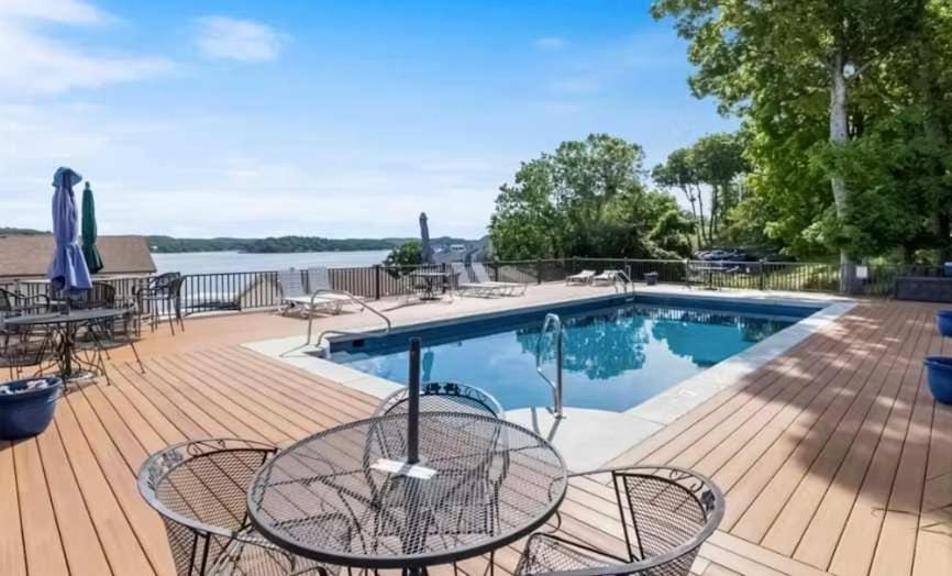 Lake Front Lookout House in Village Four Seasons