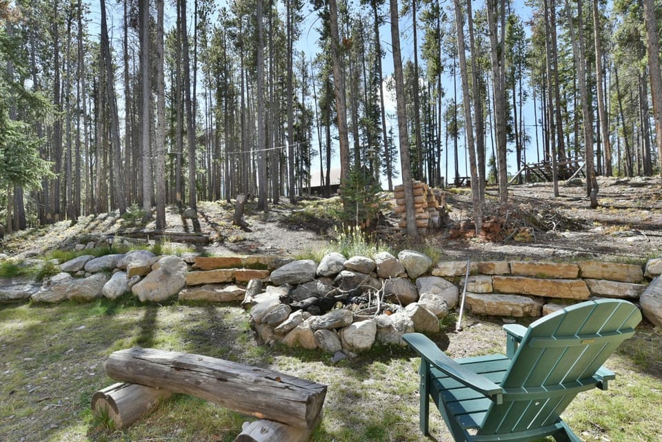 Spruce Creek Lodge: Classic A-Frame Mountain Retreat House in Blue River