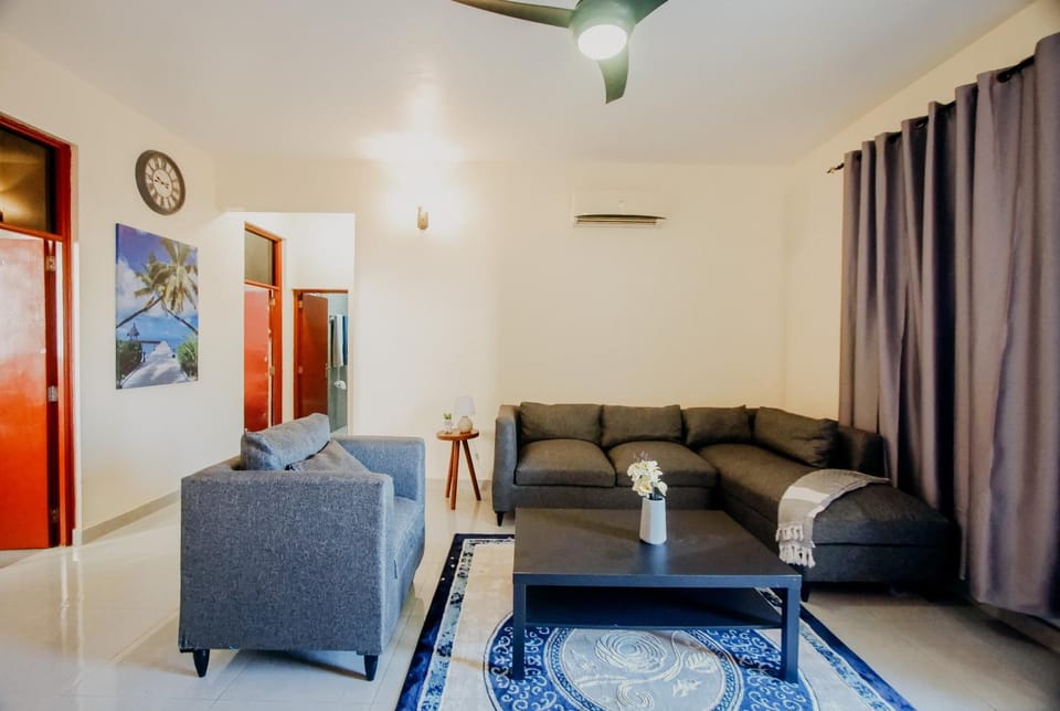 TV and multimedia, Living room, Seating area, air conditioner
