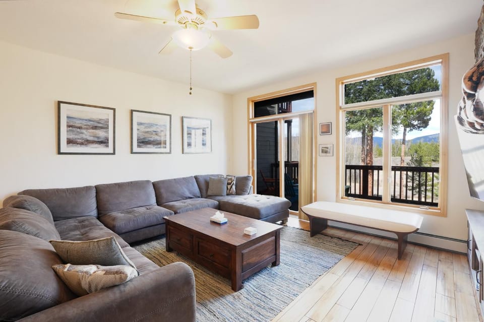 Prospect Point Getaway: Mountain Views w/ Private Hot Tub Apartment in Frisco