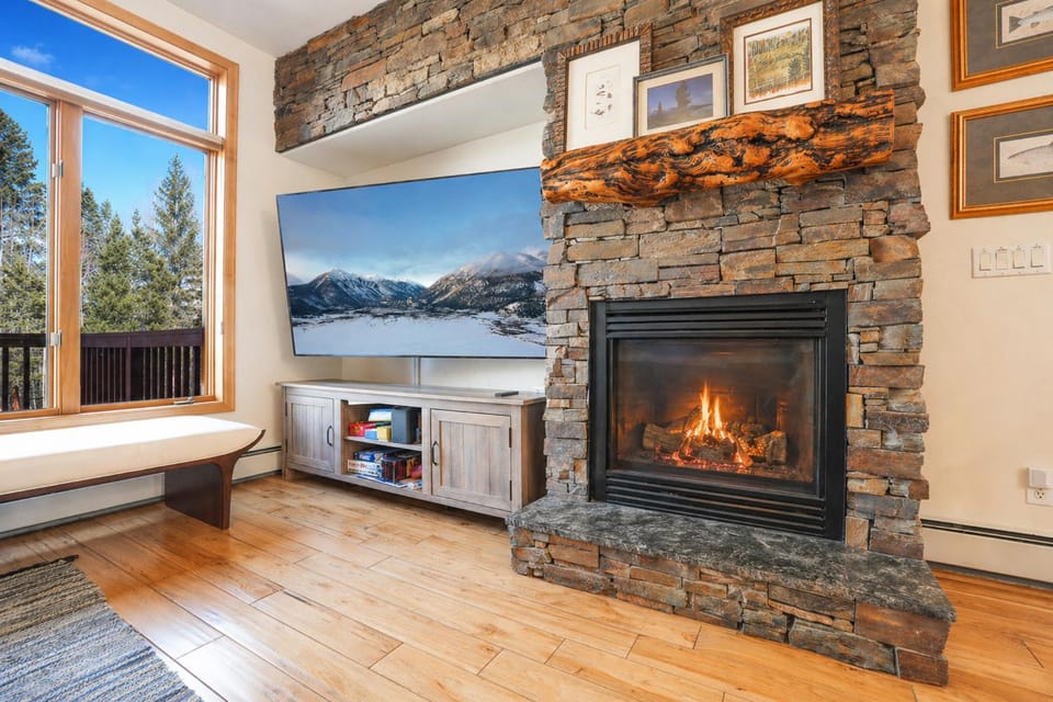 Prospect Point Getaway: Mountain Views w/ Private Hot Tub Apartment in Frisco