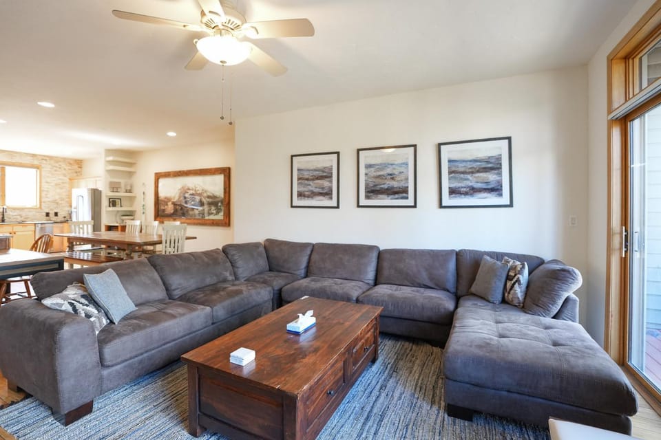 Prospect Point Getaway: Mountain Views w/ Private Hot Tub Apartment in Frisco