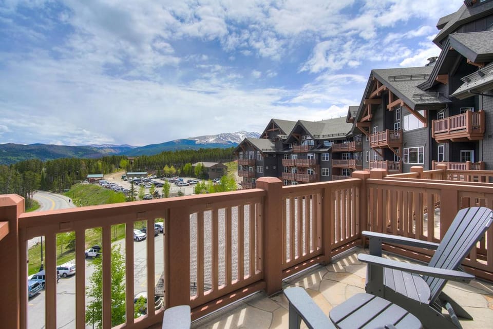 One Ski Hill Place Condo: Peak 8, Ski In/Out, Resort Amenities Apartment in Breckenridge