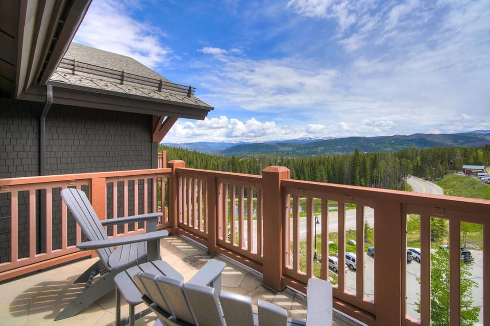 One Ski Hill Place Condo: Peak 8, Ski In/Out, Resort Amenities Apartment in Breckenridge