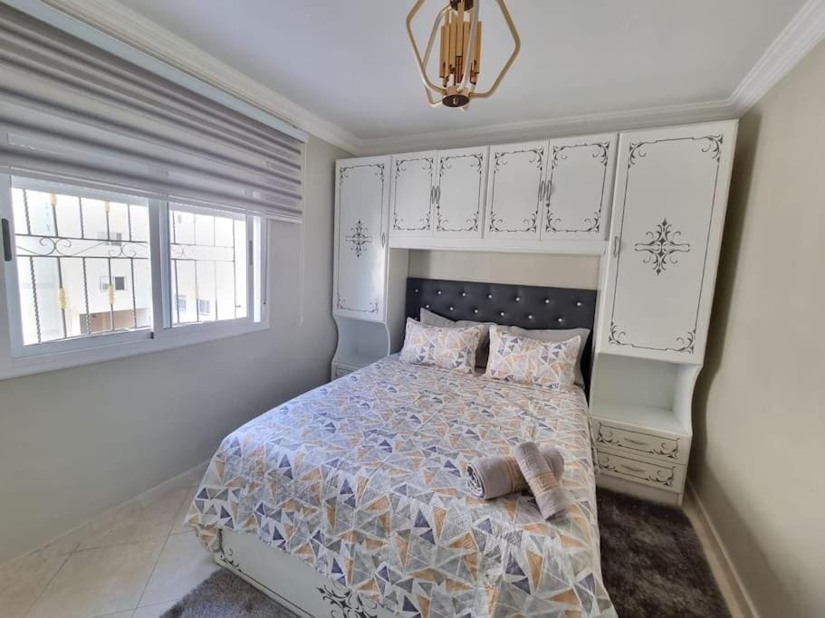 Chaleureux appartement climatisé, bonne proximité Apartment in Tangier