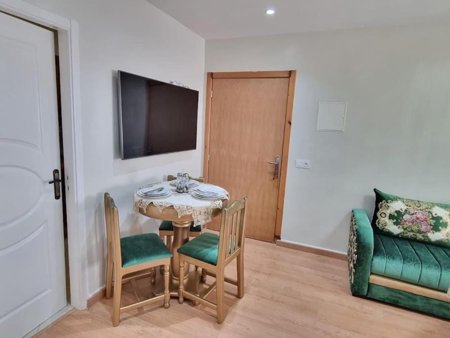 Chaleureux appartement climatisé, bonne proximité Apartment in Tangier