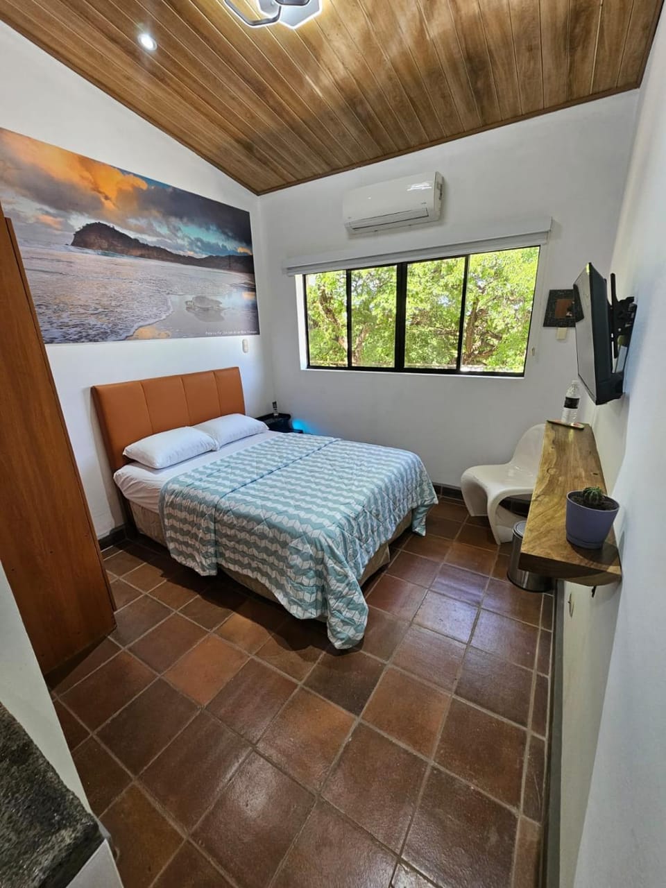 Bed, TV and multimedia, Photo of the whole room, Bedroom, Garden view, air conditioner