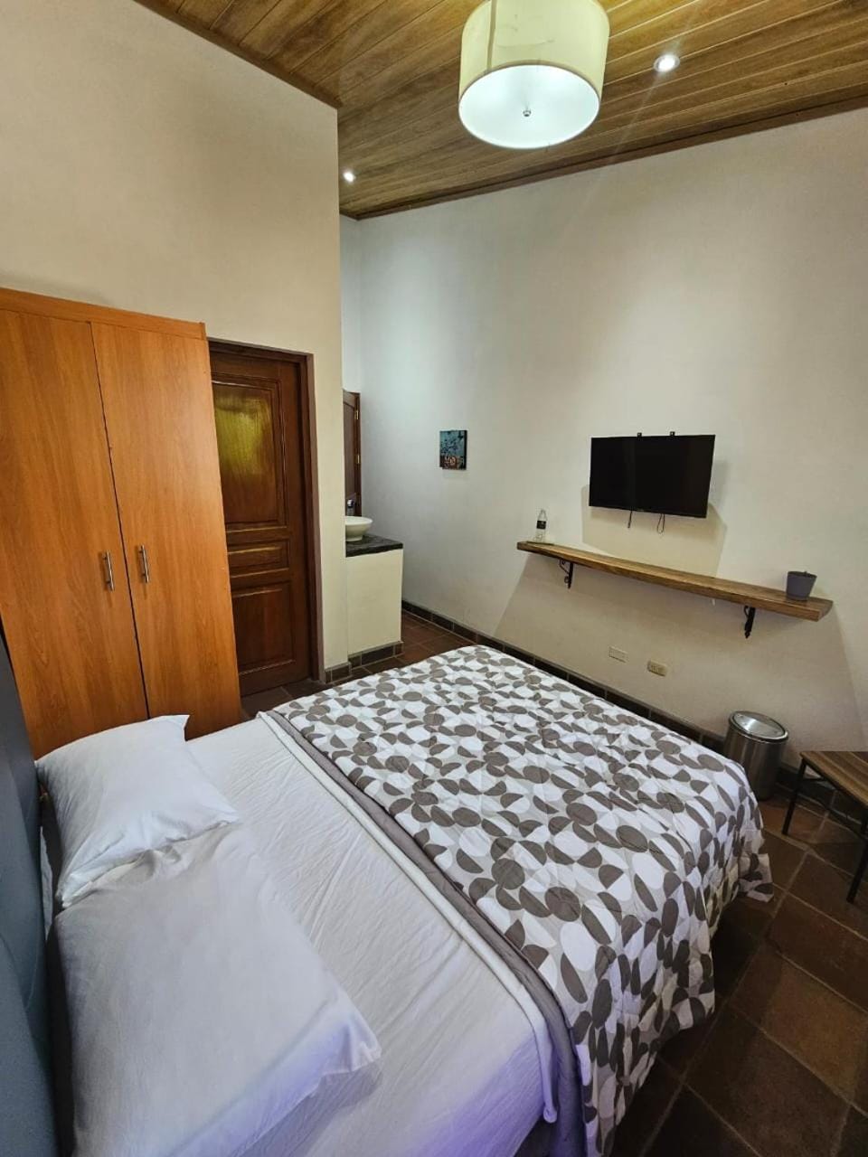 Bed, TV and multimedia, Bedroom, wardrobe