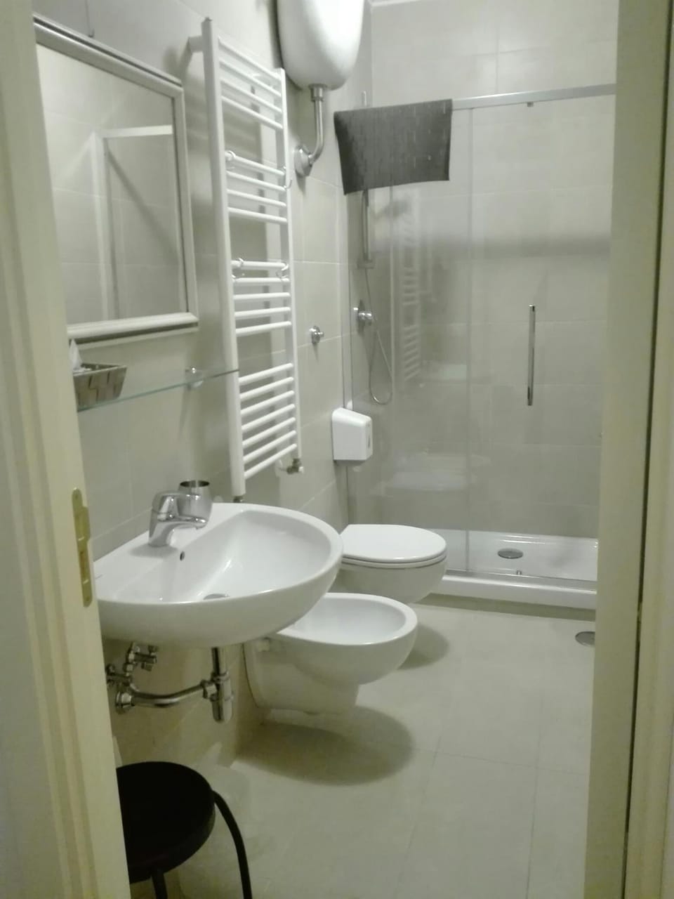 Bathroom, Photo of the whole room
