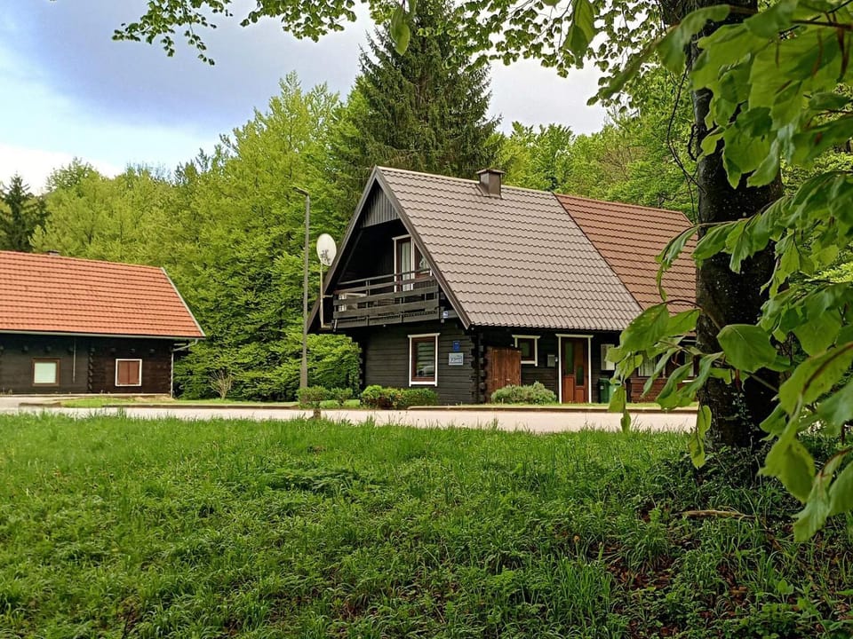 Edison,Plitvice Lakes House in Jezerce