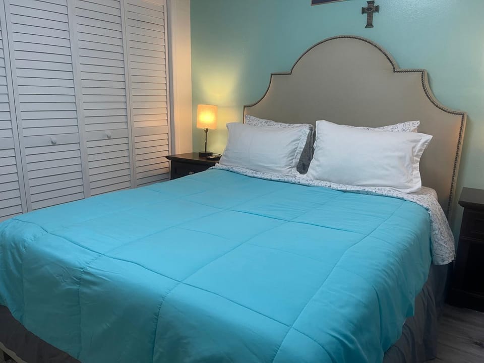 Convenient and Private Downtown 1BR Near Beach Apartment in West Palm Beach