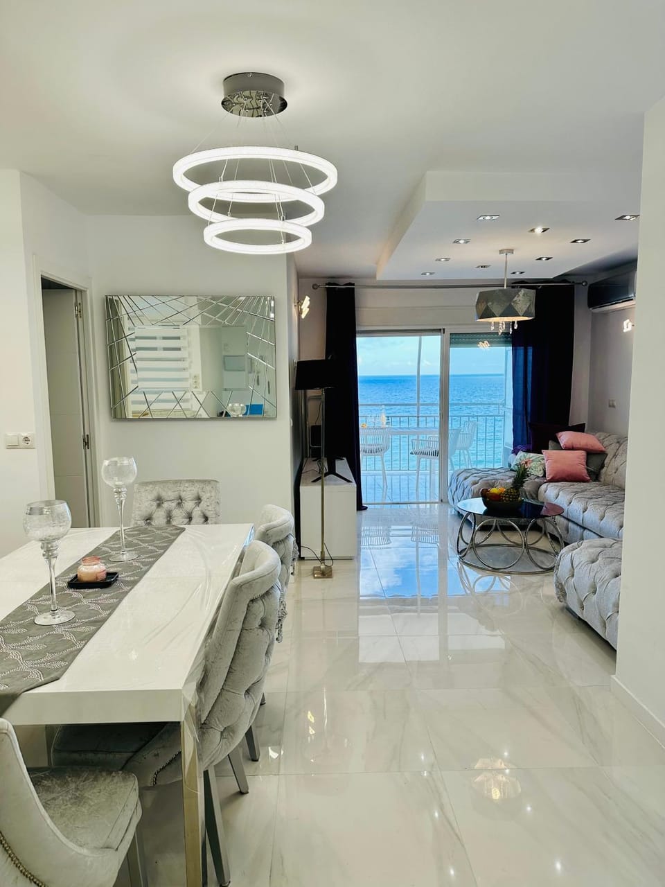 TV and multimedia, Living room, Seating area, Dining area, air conditioner