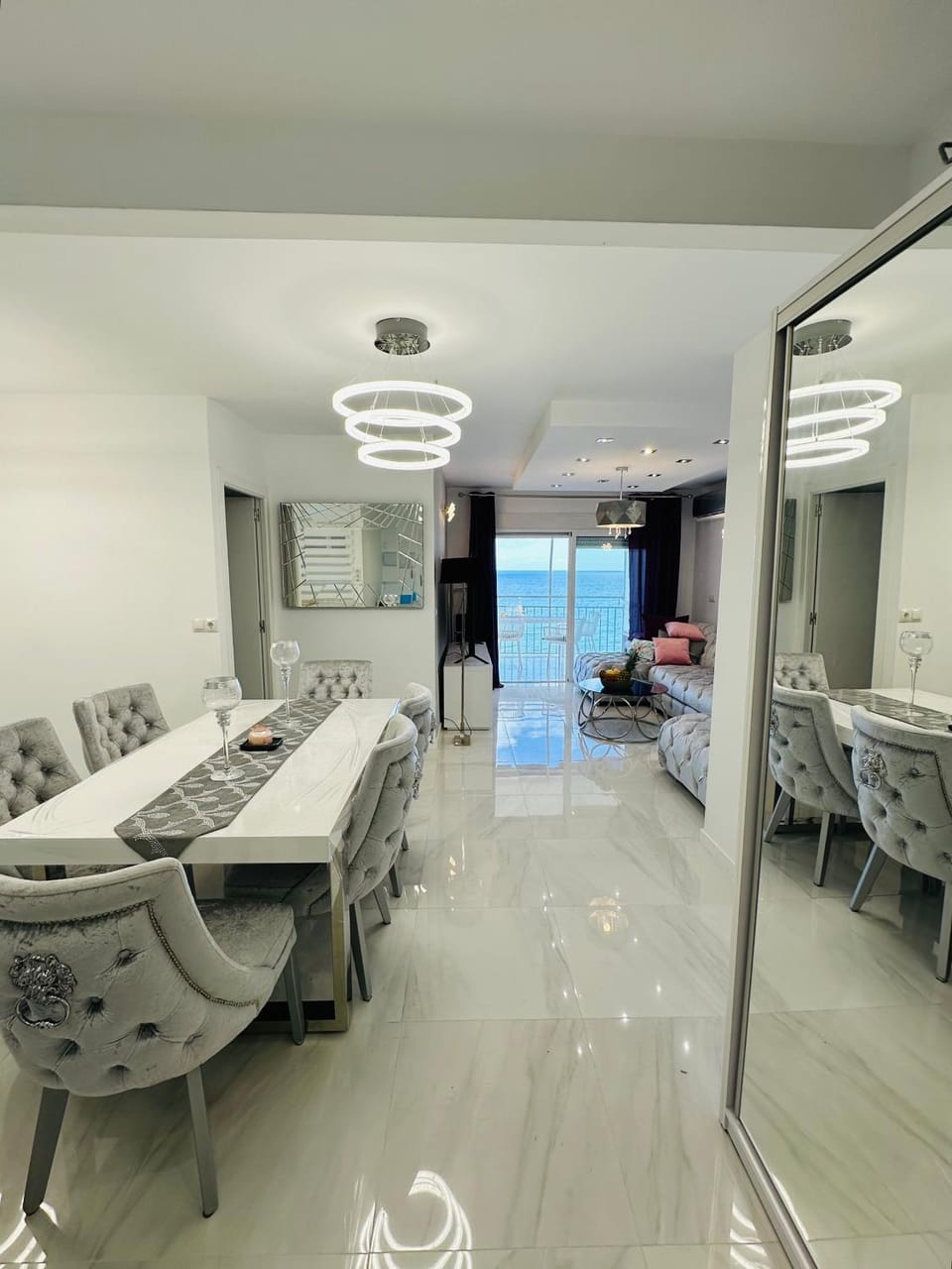 TV and multimedia, Living room, Photo of the whole room, Seating area, Dining area