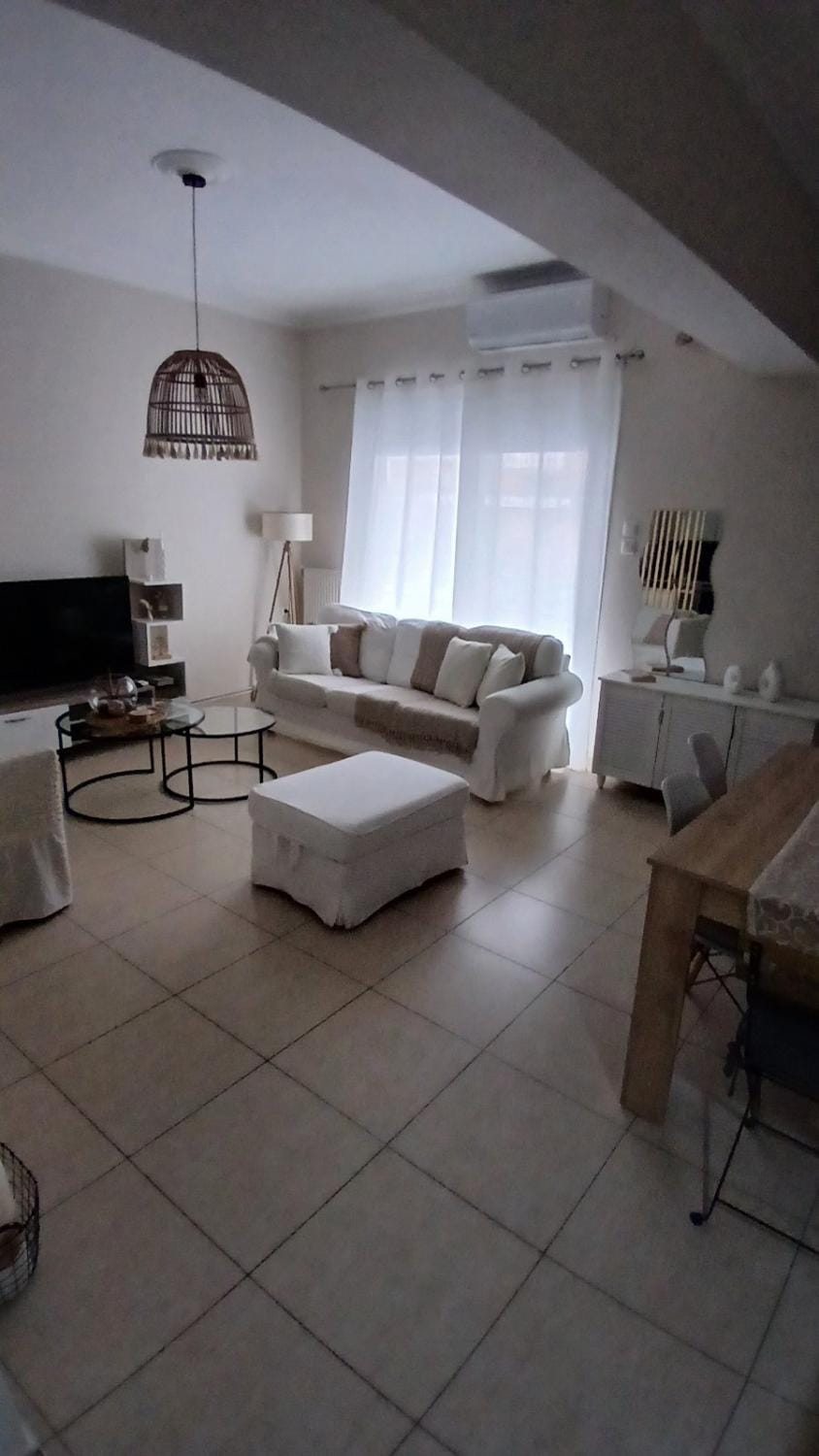 Christi & Paris Nest Apartment in Volos