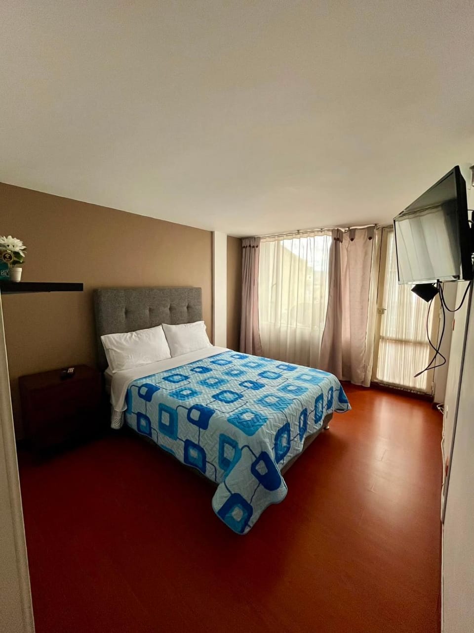 TV and multimedia, Photo of the whole room, Bedroom
