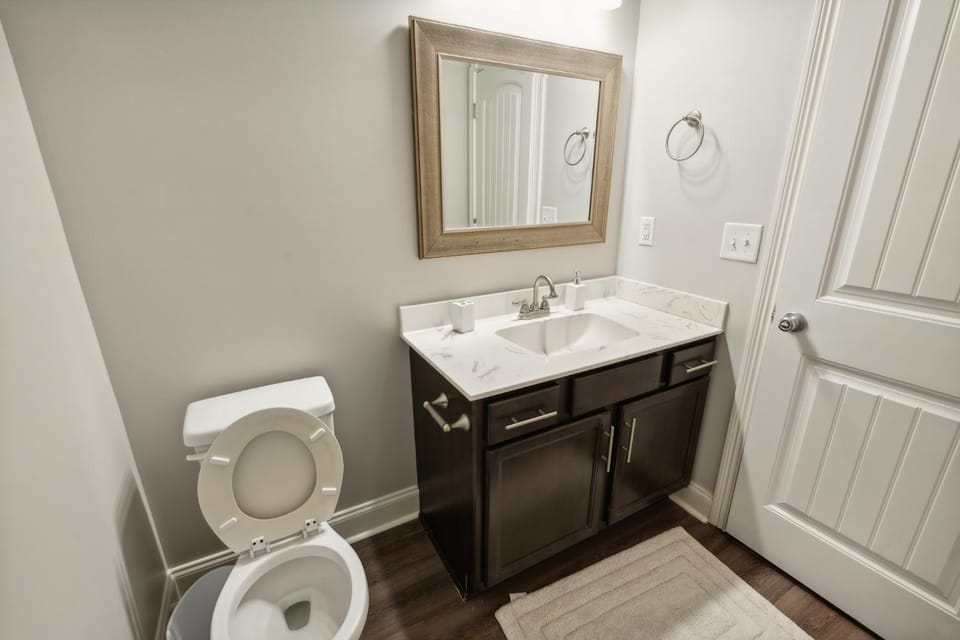 Biltmore Luxury 1513 #5 Townhomes l 2Bd 2 Bth Apartment in Clarksville