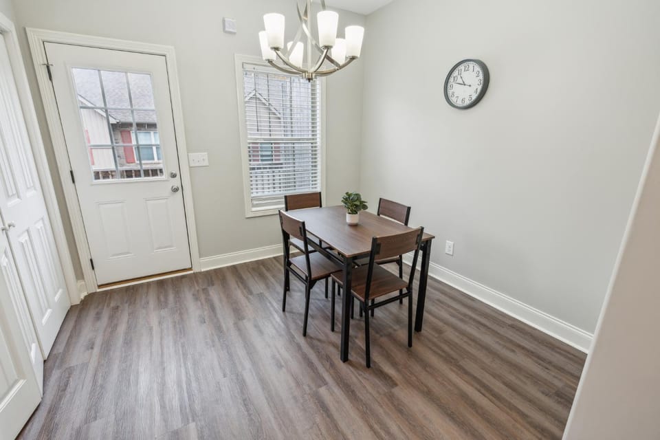 Biltmore Luxury 1517 #2 Townhomes l 2Bd 2 Bth Apartment in Clarksville