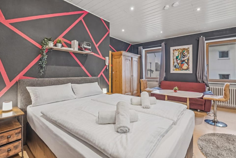 Bed, Living room, Photo of the whole room, Seating area, Bedroom