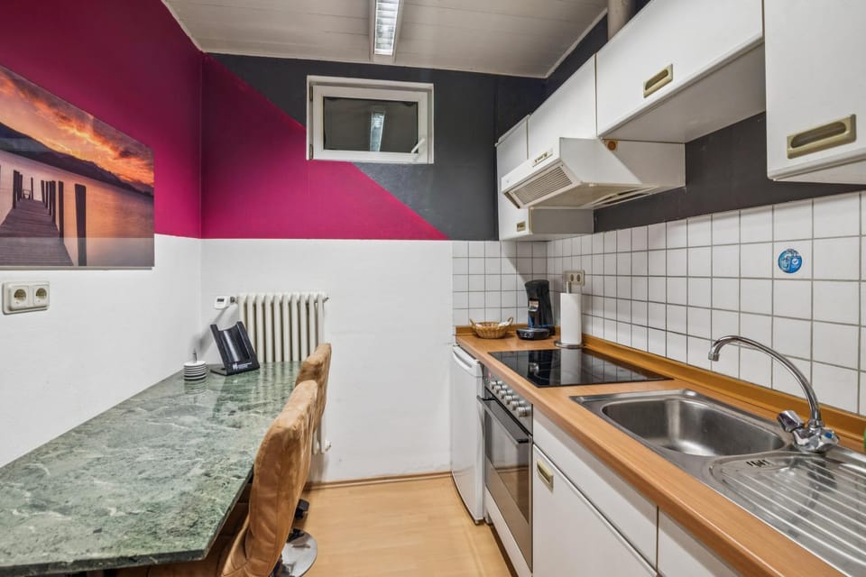 Coffee/tea facilities, Kitchen or kitchenette, minibar, stove, toaster