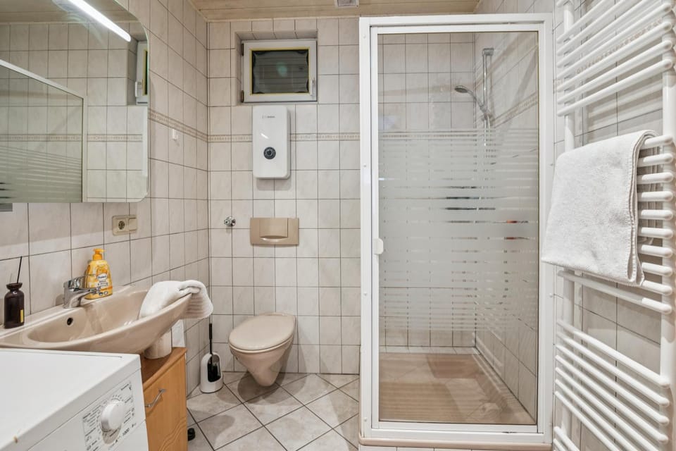 Shower, Toilet, Bath, towels, washing machine