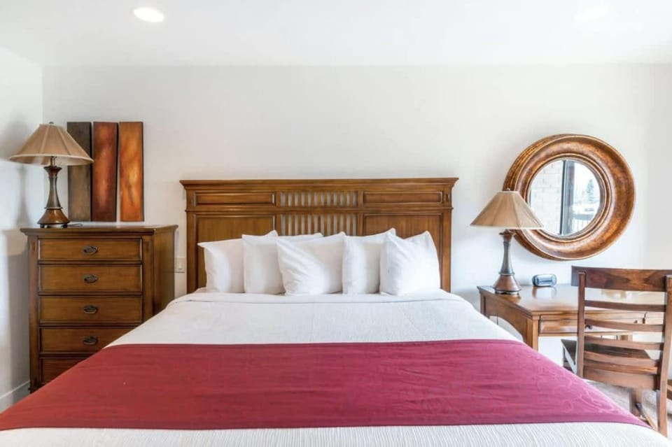 Classic Ski-in Ski-out Condo Apartment in Park City