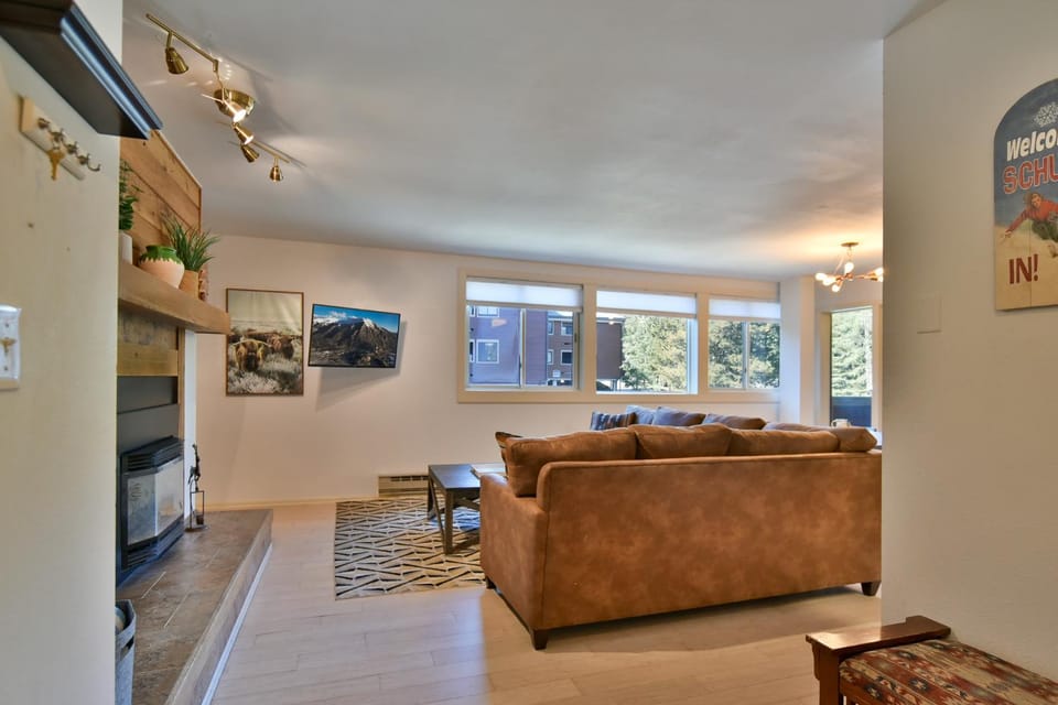 Ski Hill Bluebird Condo: Downtown Breck, Walk To Gondola Apartment in Breckenridge