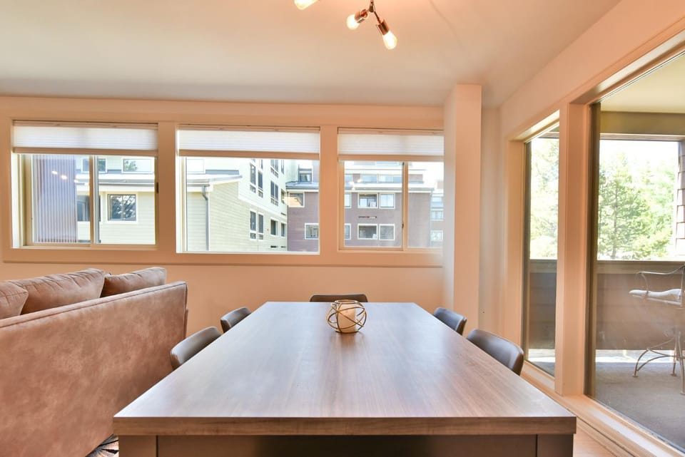 Ski Hill Bluebird Condo: Downtown Breck, Walk To Gondola Apartment in Breckenridge