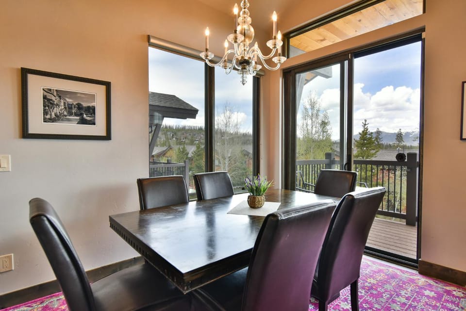 Lodgepole Lookout: Panoramic Mountain Views Apartment in Wildernest