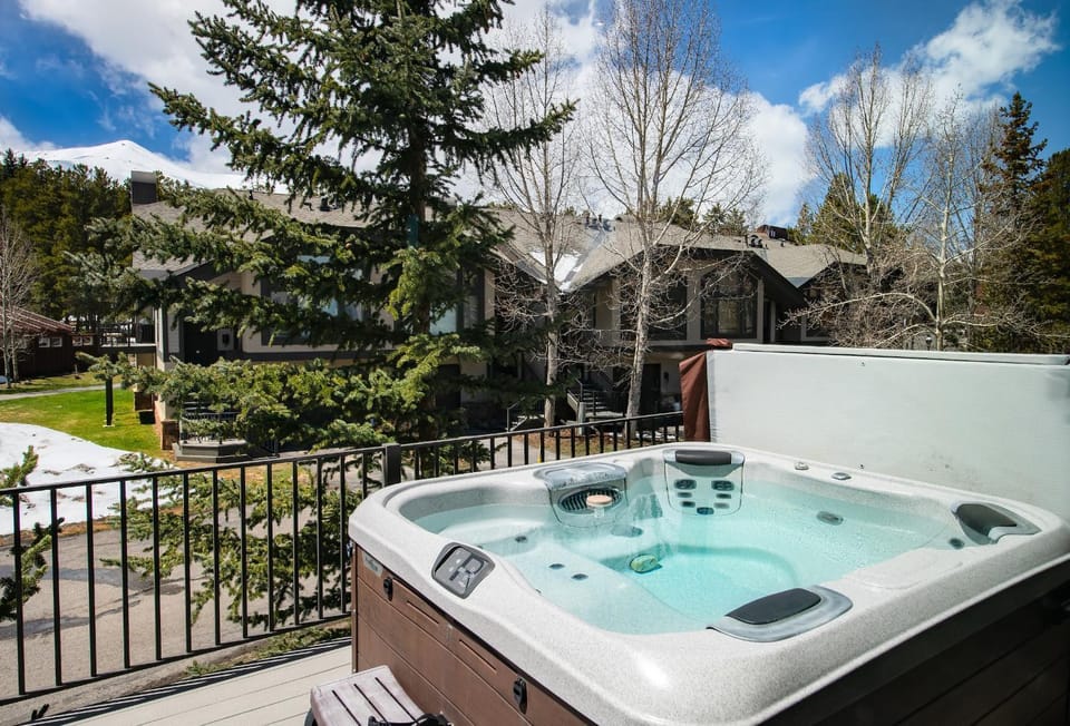 One Breckenridge Place Imperial 25 Townhome: Private Hot Tub w/ Mountain View Apartment in Breckenridge