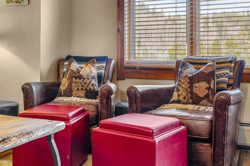 Mountain Thunder Bluebird Condo: Ski In, Top-Floor w/ Views, Resort Amenities Apartment in Breckenridge