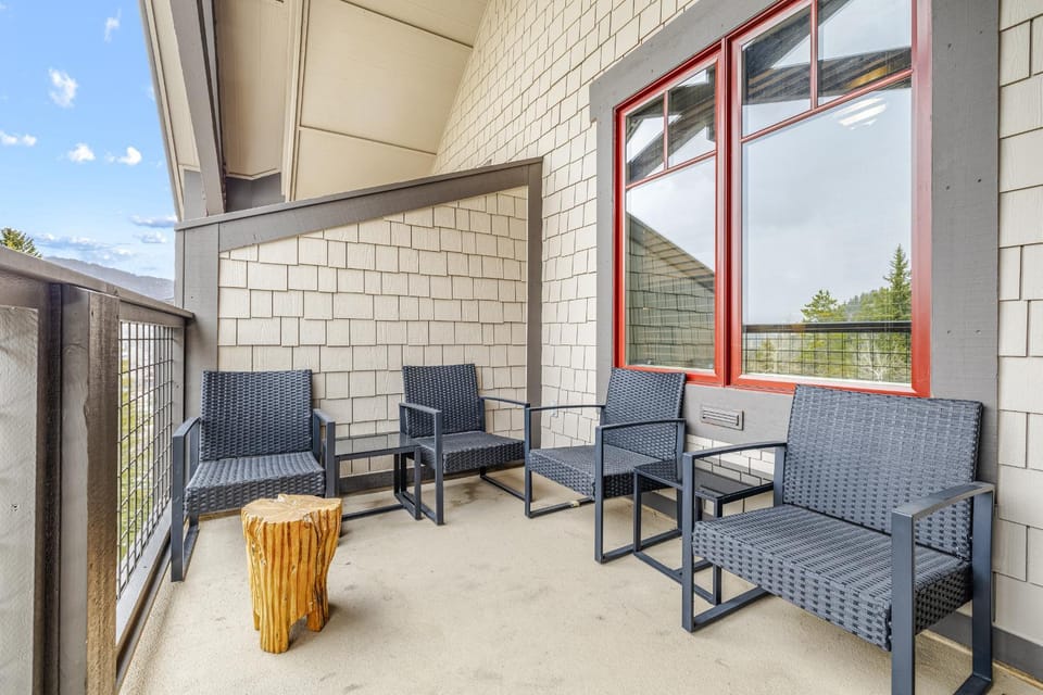 Mountain Thunder Bluebird Condo: Ski In, Top-Floor w/ Views, Resort Amenities Apartment in Breckenridge