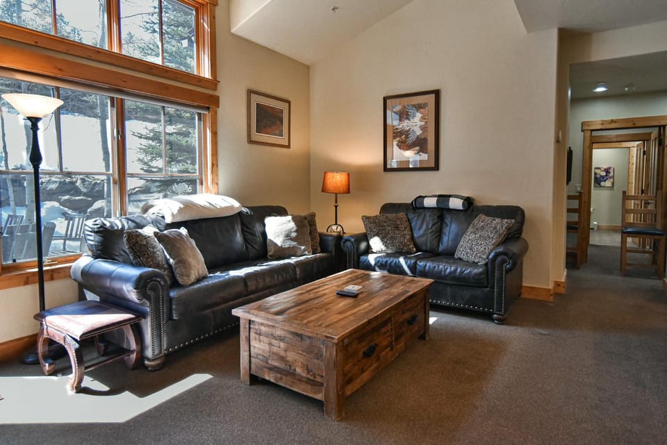 Mountain Thunder Snow Haven Townhome: Ski In, Pool/Hot Tub Apartment in Breckenridge