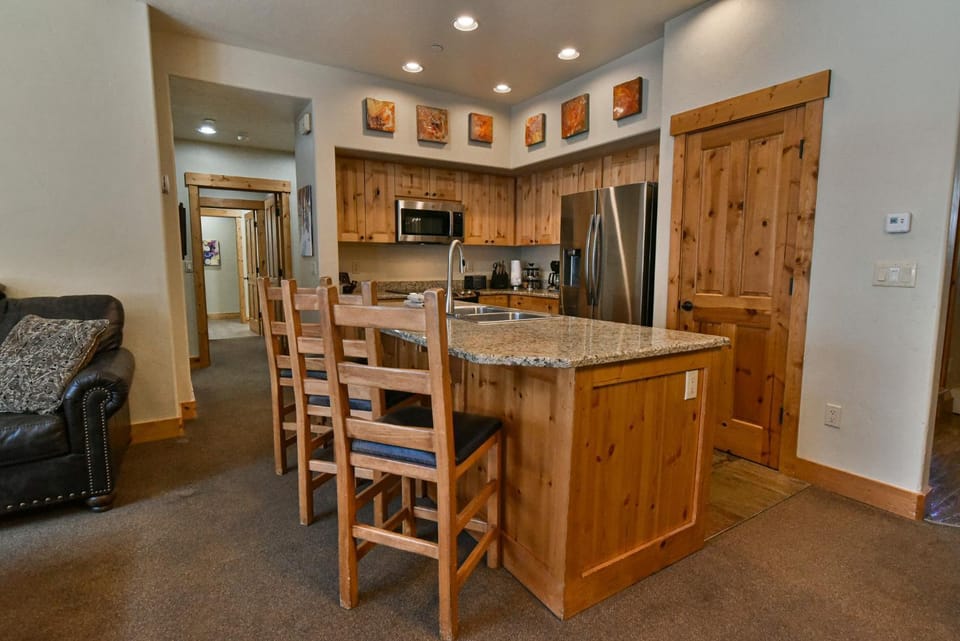 Mountain Thunder Snow Haven Townhome: Ski In, Pool/Hot Tub Apartment in Breckenridge