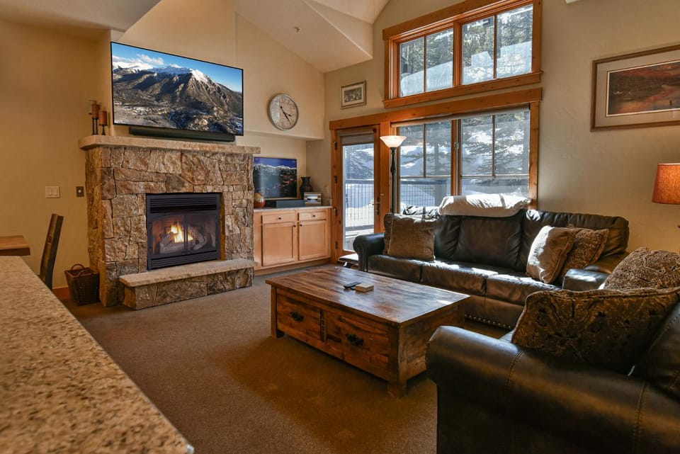 Mountain Thunder Snow Haven Townhome: Ski In, Pool/Hot Tub Apartment in Breckenridge