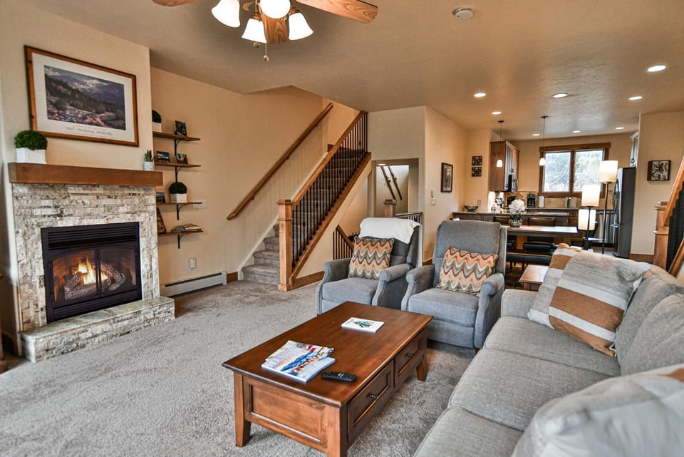 Prospect Point Retreat: Lakeside Townhome, Mountain Views Apartment in Frisco