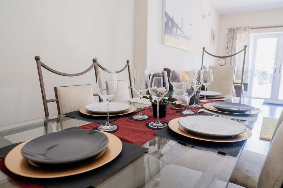 Spacious 6 bedroom House in Dudley with optional Nursery-Drive and Garage-Families and Contractors Welcome House in England
