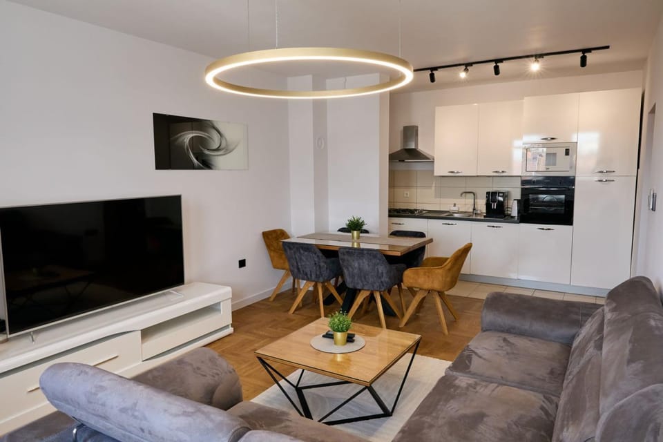 Communal lounge/ TV room, TV and multimedia, Coffee/tea facilities, Kitchen or kitchenette, Living room, Seating area, Dining area, Evening entertainment, heating, internet, oven, pet friendly, kitchen, air conditioner