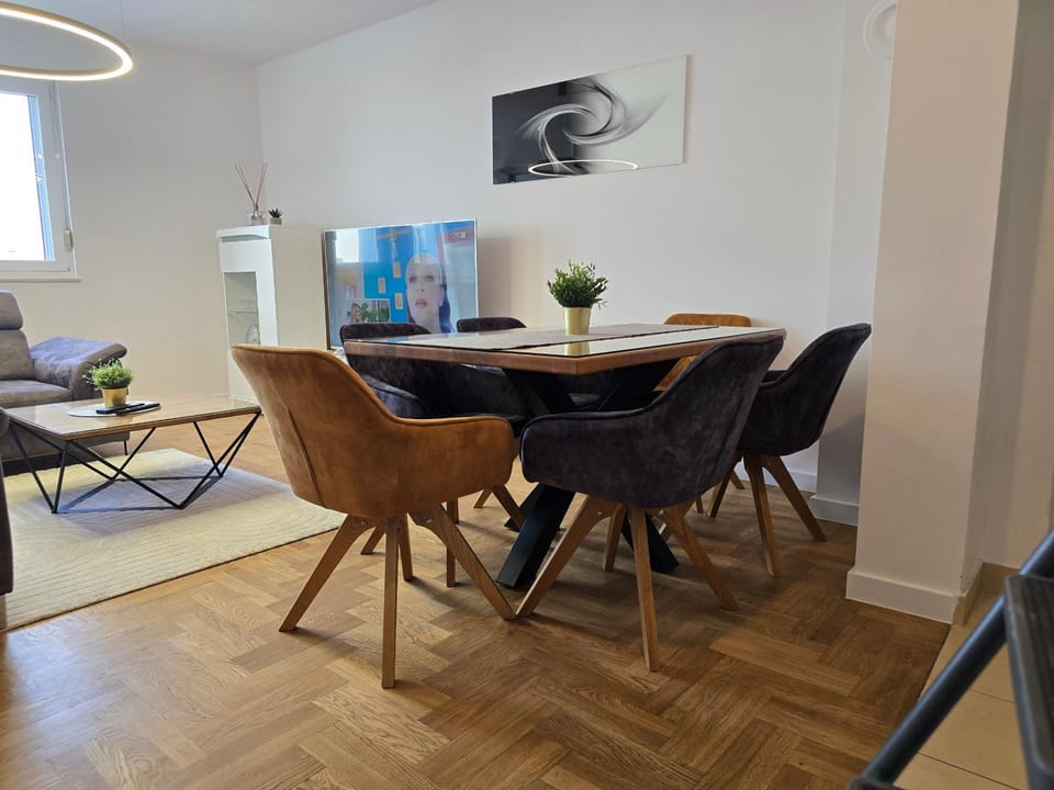 TV and multimedia, Living room, Seating area, Dining area, heating, internet, soundproof, wardrobe, air conditioner