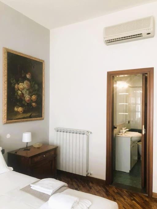 Bed, Bathroom, Photo of the whole room, Bedroom, air conditioner