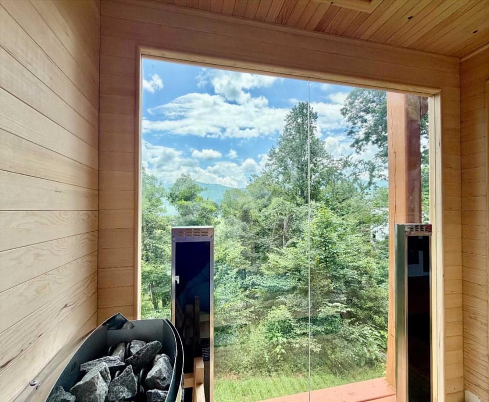 5 Miles to Asheville, Hot Tub, Epic Mountain Views, Fire Pit, Pool Table, 2 Living Rooms, Universal Tesla EV Connector House in Swannanoa
