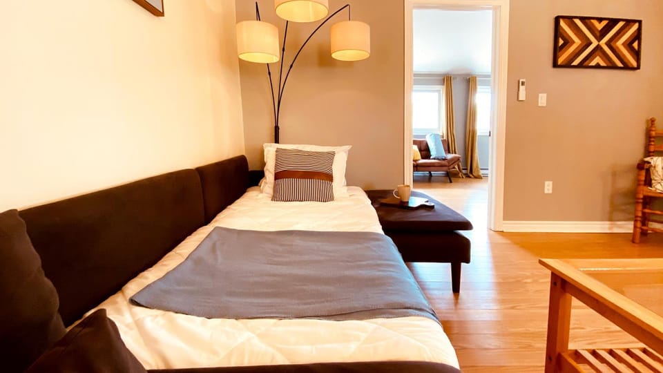Bed, Living room