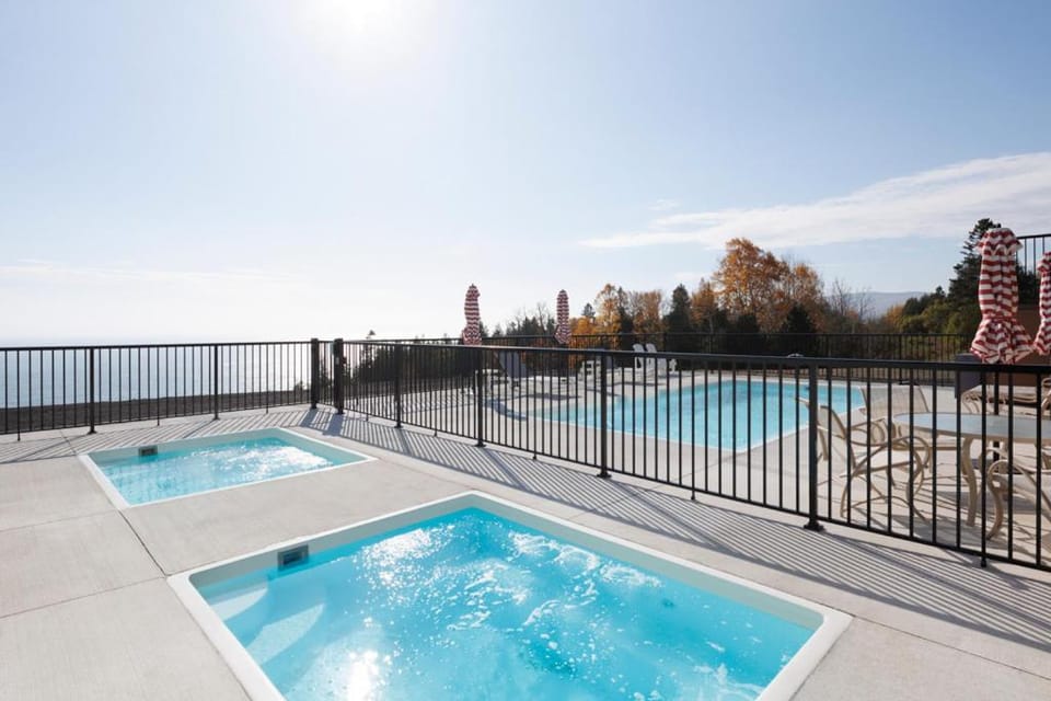 Hot Tub, Spa and wellness centre/facilities, River view, Swimming pool