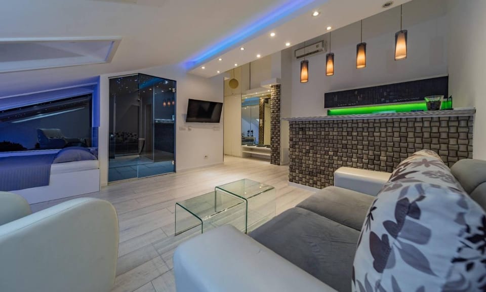 Morning Wood - Skylight Apartment in Belgrade