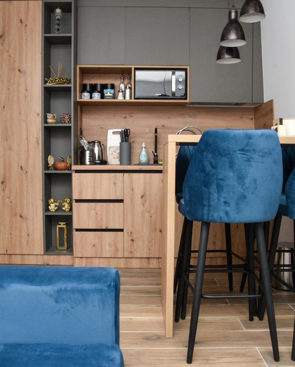 Coffee/tea facilities, Kitchen or kitchenette, Dining area, minibar